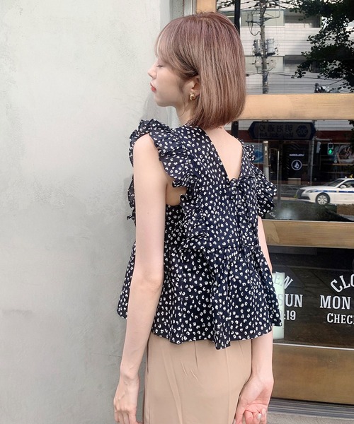 Voyage titty&Co.PETIT（ボヤージュティティアンドコープチ）の「【Voyage titty&Co.】ショルダーフリルトップス（シャツ/ブラウス・レディース・ブラック・FREE）」の2枚目の写真