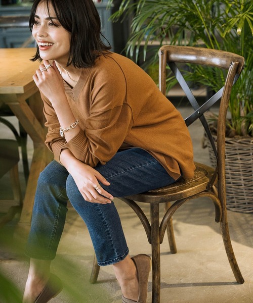 BAYFLOW（ベイフロー）の「シルクミックスVネックプルオーバー（Tシャツ/カットソー・レディース・ブラウン/ブルー/グリーン/アイボリー・SMALL/MEDIUM）」の21枚目の写真