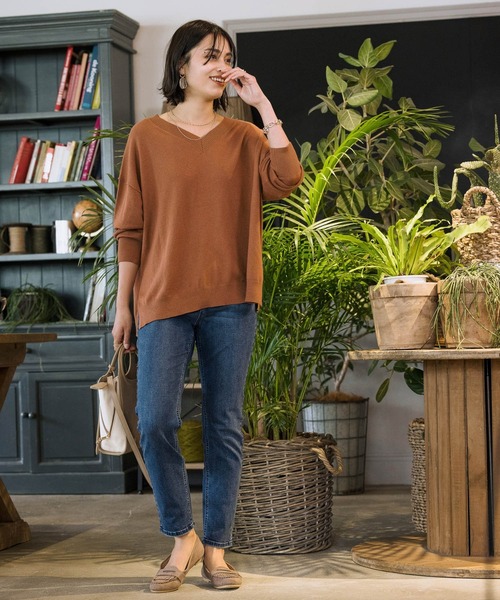 BAYFLOW（ベイフロー）の「シルクミックスVネックプルオーバー（Tシャツ/カットソー・レディース・ブラウン/ブルー/グリーン/アイボリー・SMALL/MEDIUM）」の22枚目の写真