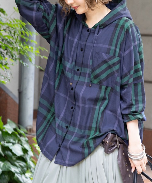 osharewalker（オシャレウォーカー）の「【廃盤】『チェック柄フーディーシャツ』（パーカー・レディース・ネイビー/レッド・FREE）」の7枚目の写真