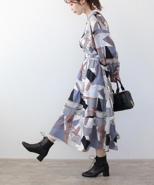 Three Four Time（ｽﾘｰﾌｫｰﾀｲﾑ）の「幾何柄プリントデジンワンピース　別注（ワンピース・レディース・パープル系その他・ONE SIZE）」の2枚目の写真