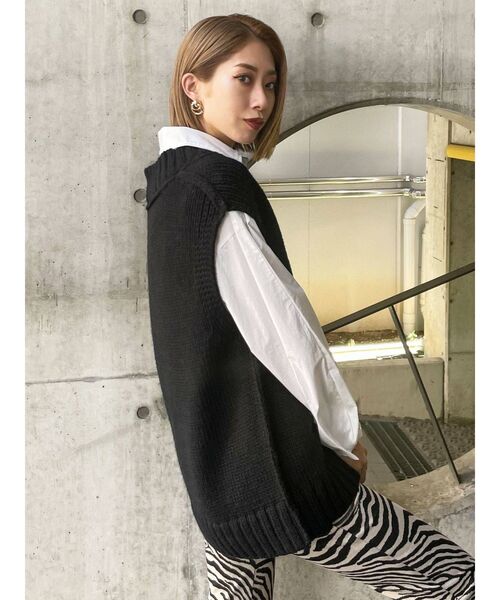 EMODA（エモダ）の「タックショルダーロングシャツ（シャツ/ブラウス・レディース・ホワイト/ブラック・FREE）」の12枚目の写真