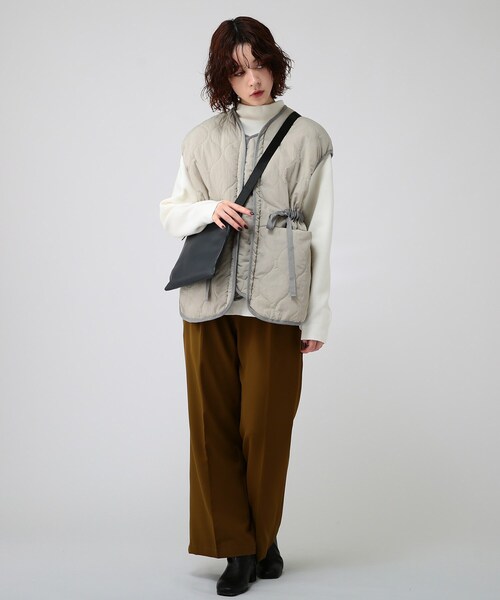 tk.TAKEO KIKUCHI(ティーケータケオキクチ)の「【WEB限定】リアルレザーサコッシュ(ショルダーバッグ・レディース・ブラック/ダークブラウン/ネイビー・00)」の6枚目の写真