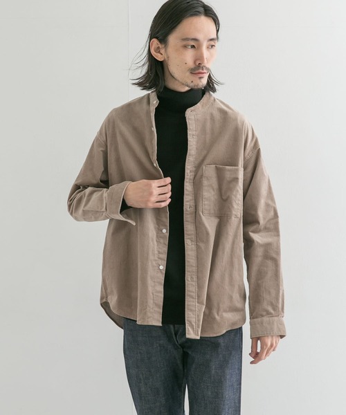 URBAN RESEARCH（アーバンリサーチ）の「ライトウェイトコーデュロイバンドカラーシャツ（シャツ/ブラウス・メンズ・ベージュ系その他/グリーン系その他/オフホワイト・MEDIUM/LARGE）」の2枚目の写真