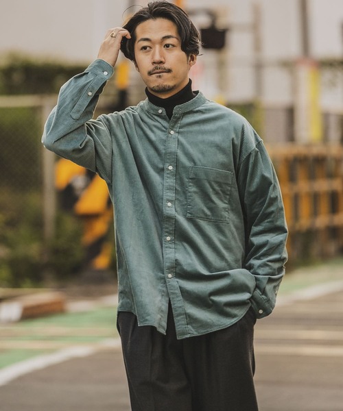 URBAN RESEARCH（アーバンリサーチ）の「ライトウェイトコーデュロイバンドカラーシャツ（シャツ/ブラウス・メンズ・ベージュ系その他/グリーン系その他/オフホワイト・MEDIUM/LARGE）」の3枚目の写真