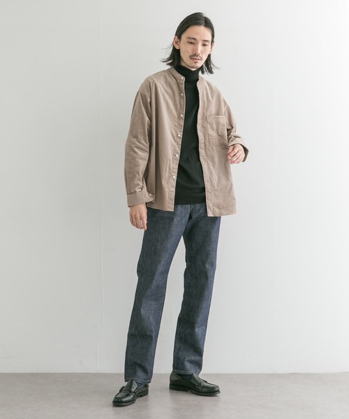 URBAN RESEARCH（アーバンリサーチ）の「ライトウェイトコーデュロイバンドカラーシャツ（シャツ/ブラウス・メンズ・ベージュ系その他/グリーン系その他/オフホワイト・MEDIUM/LARGE）」の4枚目の写真