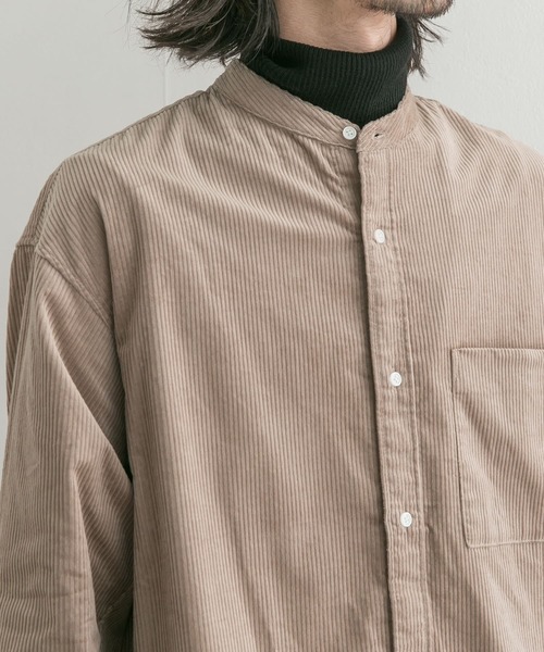 URBAN RESEARCH（アーバンリサーチ）の「ライトウェイトコーデュロイバンドカラーシャツ（シャツ/ブラウス・メンズ・ベージュ系その他/グリーン系その他/オフホワイト・MEDIUM/LARGE）」の5枚目の写真