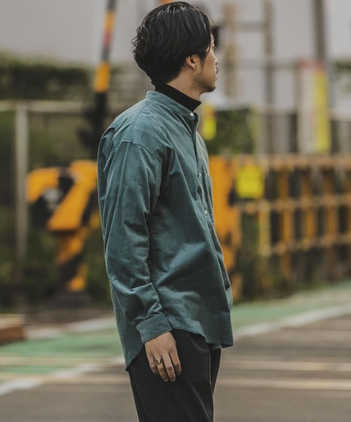 URBAN RESEARCH（アーバンリサーチ）の「ライトウェイトコーデュロイバンドカラーシャツ（シャツ/ブラウス・メンズ・ベージュ系その他/グリーン系その他/オフホワイト・MEDIUM/LARGE）」の9枚目の写真