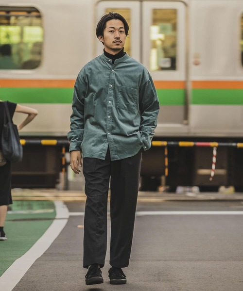 URBAN RESEARCH（アーバンリサーチ）の「ライトウェイトコーデュロイバンドカラーシャツ（シャツ/ブラウス・メンズ・ベージュ系その他/グリーン系その他/オフホワイト・MEDIUM/LARGE）」の10枚目の写真