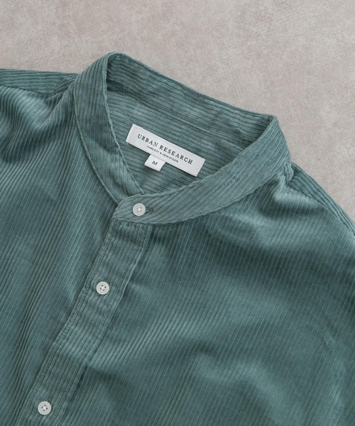 URBAN RESEARCH（アーバンリサーチ）の「ライトウェイトコーデュロイバンドカラーシャツ（シャツ/ブラウス・メンズ・ベージュ系その他/グリーン系その他/オフホワイト・MEDIUM/LARGE）」の13枚目の写真