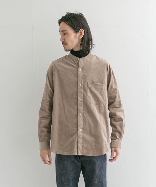 URBAN RESEARCH（アーバンリサーチ）の「ライトウェイトコーデュロイバンドカラーシャツ（シャツ/ブラウス・メンズ・ベージュ系その他/グリーン系その他/オフホワイト・MEDIUM/LARGE）」の14枚目の写真