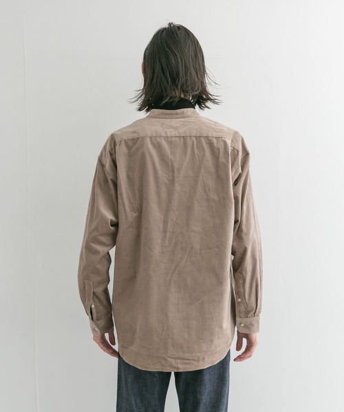 URBAN RESEARCH（アーバンリサーチ）の「ライトウェイトコーデュロイバンドカラーシャツ（シャツ/ブラウス・メンズ・ベージュ系その他/グリーン系その他/オフホワイト・MEDIUM/LARGE）」の16枚目の写真
