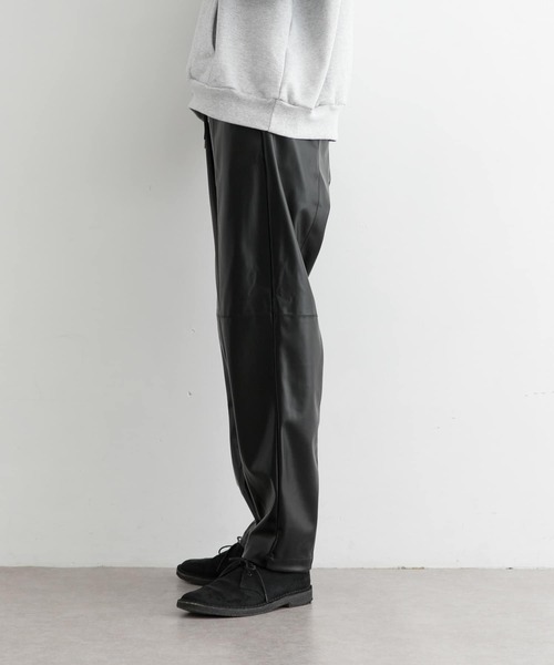 URBAN RESEARCH（アーバンリサーチ）の「GOODBETTERBEST　ECOレザーイージーパンツ（その他パンツ・メンズ・ブラック/アイボリー・2/1）」の5枚目の写真