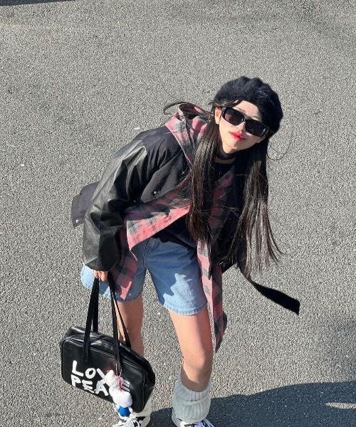 DEVICE（デバイス）の「オーバーサイズ ハートロゴ ビッグシルエット ルーズ スタジャン アウター ジャケット（スタジャン・レディース・ブラック・FREE）」の18枚目の写真