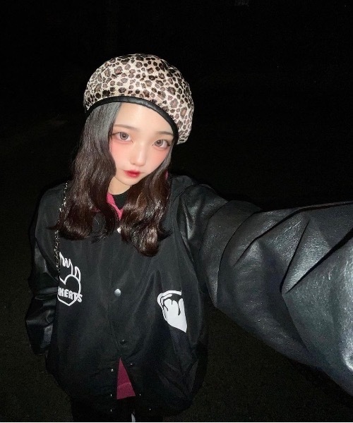 DEVICE（デバイス）の「オーバーサイズ ハートロゴ ビッグシルエット ルーズ スタジャン アウター ジャケット（スタジャン・レディース・ブラック・FREE）」の14枚目の写真