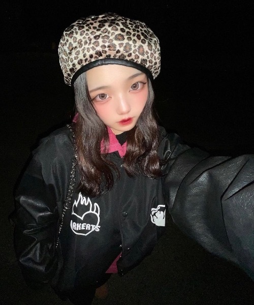 DEVICE（デバイス）の「オーバーサイズ ハートロゴ ビッグシルエット ルーズ スタジャン アウター ジャケット（スタジャン・レディース・ブラック・FREE）」の13枚目の写真