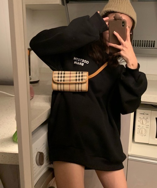 CLEA（クレア）の「バッグロゴプリントオーバー長袖Tシャツ/トップス（Tシャツ/カットソー・レディース・ホワイト/ブラック/グレー・FREE/L/M/XL）」の5枚目の写真