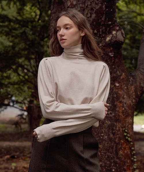 deBURN（デバーン）の「【deBURN 】パフスリーブ タートルネックニット / puff sleeve turtle_KN（ニット/セーター・レディース・ブラック/ブラウン/カーキ/ライトベージュ・FREE）」の5枚目の写真