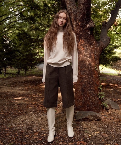 deBURN（デバーン）の「【deBURN 】パフスリーブ タートルネックニット / puff sleeve turtle_KN（ニット/セーター・レディース・ブラック/ブラウン/カーキ/ライトベージュ・FREE）」の12枚目の写真