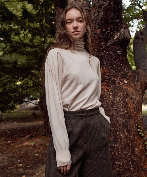 deBURN（デバーン）の「【deBURN 】パフスリーブ タートルネックニット / puff sleeve turtle_KN（ニット/セーター・レディース・ブラック/ブラウン/カーキ/ライトベージュ・FREE）」の11枚目の写真