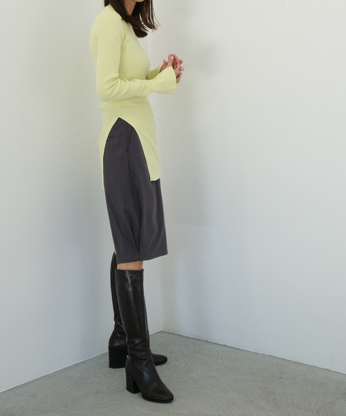 AKTE(アクテ)の「サイドスリットリブニットプルオーバー(ニット/セーター・レディース・イエロー/ベージュ・FREE)」の5枚目の写真