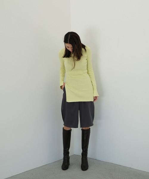 AKTE(アクテ)の「サイドスリットリブニットプルオーバー(ニット/セーター・レディース・イエロー/ベージュ・FREE)」の11枚目の写真