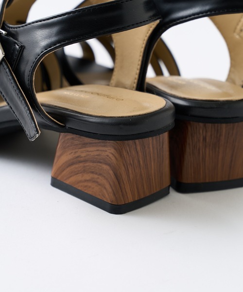 natural couture（ナチュラルクチュール）の「ウッドヒールグルカサンダル（サンダル・レディース・ブラック/ブラウン/オフホワイト・MEDIUM/LARGE）」の11枚目の写真