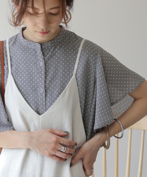 frames RAY CASSIN（フレームスレイカズン）の「WEB限定.　アソートラッフルスリーブブラウス（シャツ/ブラウス・レディース・レモンイエロー/ブラック/ドット/グレー系その他/ライトグレー/オレンジ/ロイヤルブルー/ブルー/グリーン/ベージュ/オフホワイト・FREE）」の4枚目の写真