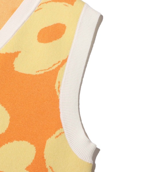 atmos pink（アトモスピンク）の「atmos pink 花柄ニットベスト（ベスト・レディース・ブラウン/オレンジ/ブルー・S/M）」の6枚目の写真