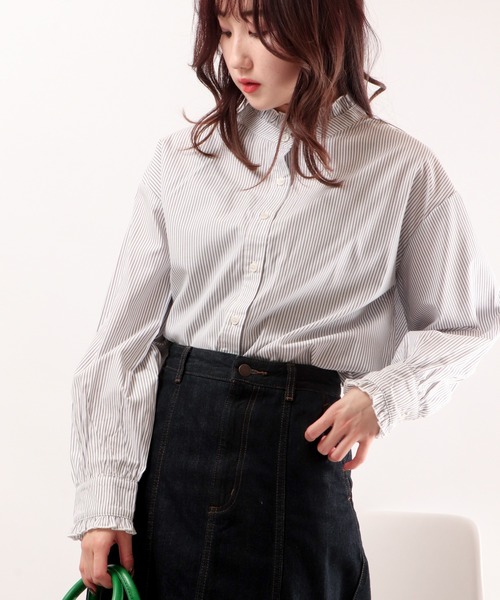Anna Nicola(アンナニコラ)の「Anna Nicola ストライプ フリルネックブラウス(シャツ/ブラウス・レディース・サックスブルー/ホワイト×ネイビー・38)」の1枚目の写真
