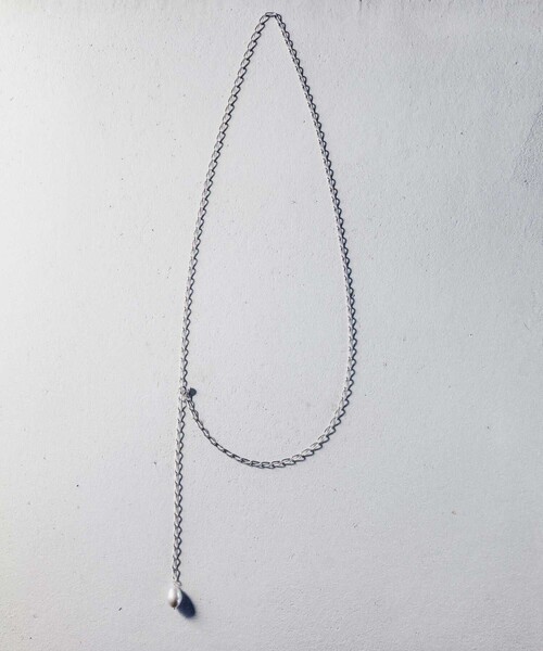 and cloud（アンドクラウド）の「Pearl Long Necklace（ネックレス・レディース・ブラック/シルバー/イエローゴールド・FREE）」の4枚目の写真