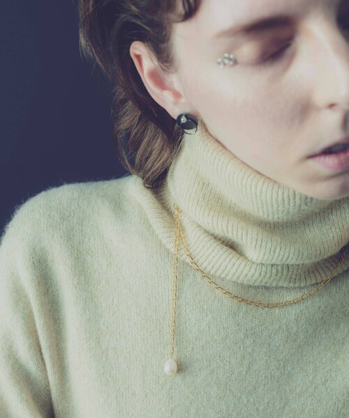 and cloud（アンドクラウド）の「Pearl Long Necklace（ネックレス・レディース・ブラック/シルバー/イエローゴールド・FREE）」の14枚目の写真