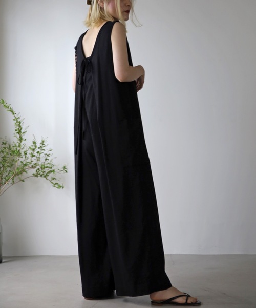 UNFIELD(アンフィールド)の「【UNFIELD】麻混バックリボンサロペット(サロペット/オーバーオール・レディース・ブラック/ベージュ・FREE)」の7枚目の写真