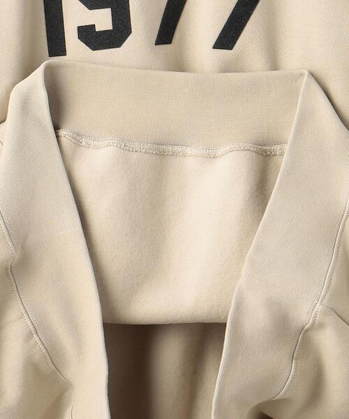 FOG ESSENTIALS(エフオージーエッセンシャルズ)の「<FEAR OF GOD ESSENTIALS> 1977 HOODIE Nat/パーカー(パーカー・メンズ・ナチュラル・XL/L/M/S)」の5枚目の写真