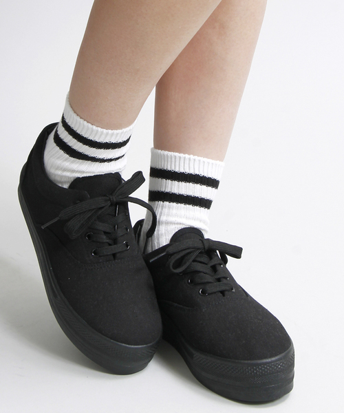 WEGO（ウィゴー）の「WEGO/厚底レースUPスニーカー（スニーカー・レディース・ホワイト/ブラック・MEDIUM/LARGE）」の2枚目の写真