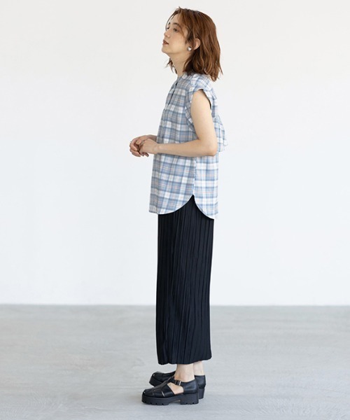 GeeRA(ジーラ)の「バックフリルシャツブラウス(シャツ/ブラウス・レディース・ブルー/ブラック・MEDIUM/LARGE/X-LARGE)」の14枚目の写真