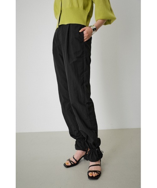 AZUL by moussy（アズールバイマウジー）の「WATER REPELLENT JOGGER PANTS/ウォーターリぺレントジョガーパンツ（その他パンツ・レディース・ブラック/ダークオレンジ/ダークグリーン・SMALL/MEDIUM）」の2枚目の写真