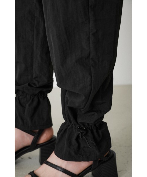 AZUL by moussy（アズールバイマウジー）の「WATER REPELLENT JOGGER PANTS/ウォーターリぺレントジョガーパンツ（その他パンツ・レディース・ブラック/ダークオレンジ/ダークグリーン・SMALL/MEDIUM）」の11枚目の写真