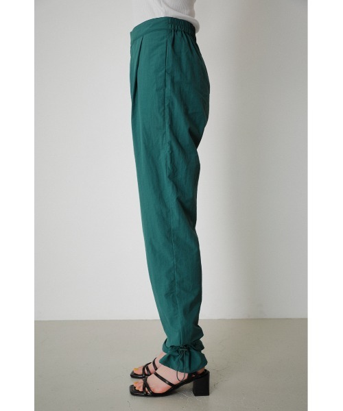 AZUL by moussy（アズールバイマウジー）の「WATER REPELLENT JOGGER PANTS/ウォーターリぺレントジョガーパンツ（その他パンツ・レディース・ブラック/ダークオレンジ/ダークグリーン・SMALL/MEDIUM）」の17枚目の写真