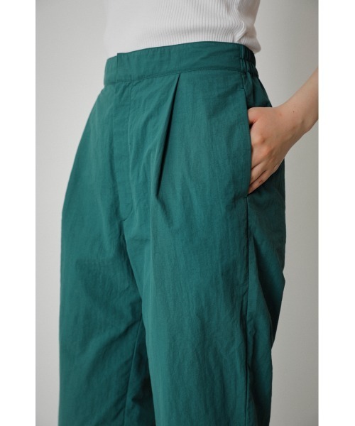 AZUL by moussy（アズールバイマウジー）の「WATER REPELLENT JOGGER PANTS/ウォーターリぺレントジョガーパンツ（その他パンツ・レディース・ブラック/ダークオレンジ/ダークグリーン・SMALL/MEDIUM）」の19枚目の写真