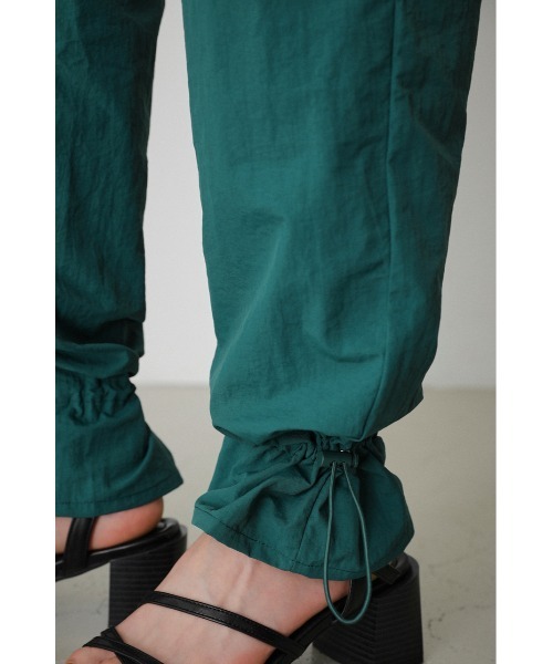 AZUL by moussy（アズールバイマウジー）の「WATER REPELLENT JOGGER PANTS/ウォーターリぺレントジョガーパンツ（その他パンツ・レディース・ブラック/ダークオレンジ/ダークグリーン・SMALL/MEDIUM）」の21枚目の写真