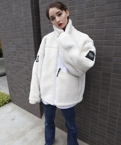 BEN DAVIS/WHITE LABEL（ベンデイビス ホワイトラベル）の「【BEN DAVIS(ベンデイビス)】BOA STAND COLLAR JACKET / シープ ボア スタンドカラー ジップ ブルゾン（その他アウター・メンズ・ホワイト/ブラック/その他1/A・MEDIUM/LARGE/X-LARGE）」の10枚目の写真