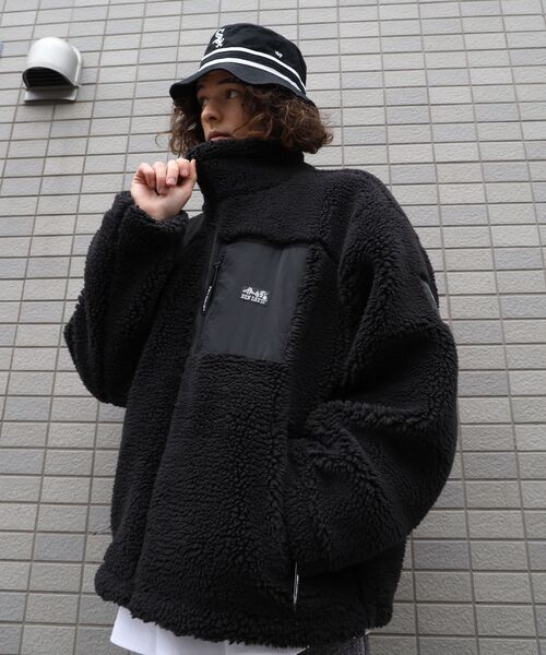 BEN DAVIS/WHITE LABEL（ベンデイビス ホワイトラベル）の「【BEN DAVIS(ベンデイビス)】BOA STAND COLLAR JACKET / シープ ボア スタンドカラー ジップ ブルゾン（その他アウター・メンズ・ホワイト/ブラック/その他1/A・MEDIUM/LARGE/X-LARGE）」の14枚目の写真