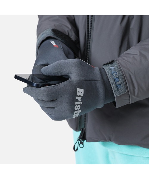F.C.Real Bristol（エフシーレアルブリストル）の「POLARTEC FLEECE TOUCH GLOVES（手袋・メンズ・ネイビー/ブラック/グレー・FREE）」の5枚目の写真