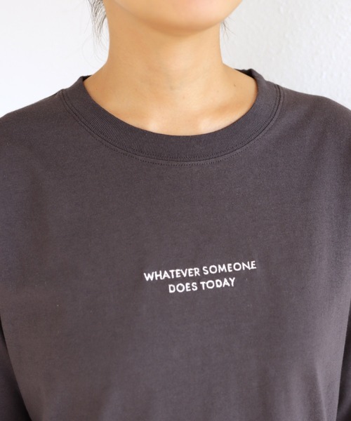 andme（アンドミー）の「ミニエンブロイダリーロゴ長袖Tシャツ（Tシャツ/カットソー・レディース・チャコールグレー/ベージュ/ホワイト×レッド/ホワイト×グリーン/ホワイト×ブラック/ホワイト×パープル・M）」の13枚目の写真