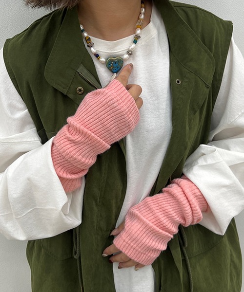 kutir（クティール）の「カラーアームウォーマー（アームカバー・レディース・ブラック/ブラウン/オフホワイト/ピンク/ブルー・FREE）」の5枚目の写真