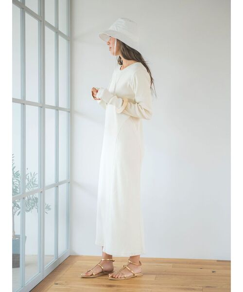 Ungrid（アングリッド）の「バックオープンフィットカットワンピース（ワンピース・レディース・ブラック/オフホワイト/レッド/ブラウン・FREE）」の15枚目の写真