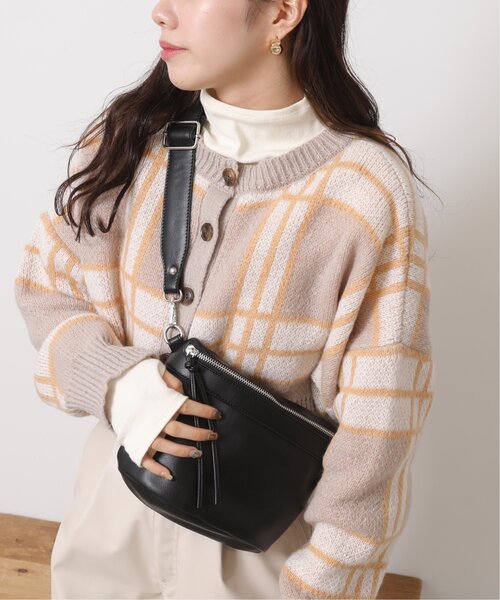 RAY CASSIN（レイカズン）の「ポーチ付きボディバッグ（ショルダーバッグ・レディース・キナリ/ブルー/ブラック・FREE）」の4枚目の写真