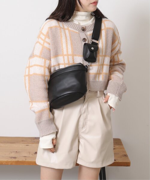 RAY CASSIN（レイカズン）の「ポーチ付きボディバッグ（ショルダーバッグ・レディース・キナリ/ブルー/ブラック・FREE）」の6枚目の写真