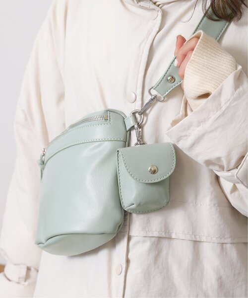 RAY CASSIN（レイカズン）の「ポーチ付きボディバッグ（ショルダーバッグ・レディース・キナリ/ブルー/ブラック・FREE）」の16枚目の写真